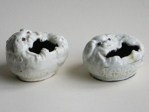 Two porcelain washers shaped as Fu dogs - (3644)